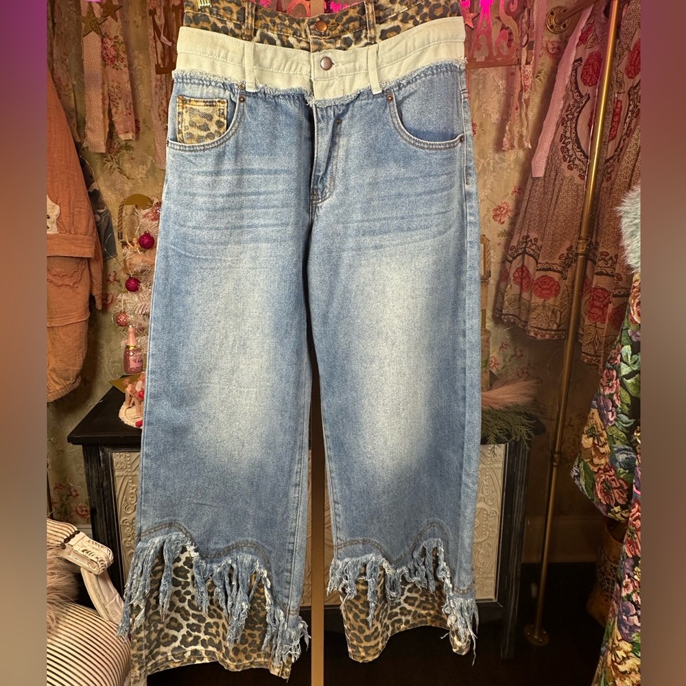 🆕 Oli & Hali Washed Denim Double Waist Jeans Leopard trim Wide-Leg 
NWOT - Picture 5 of 14